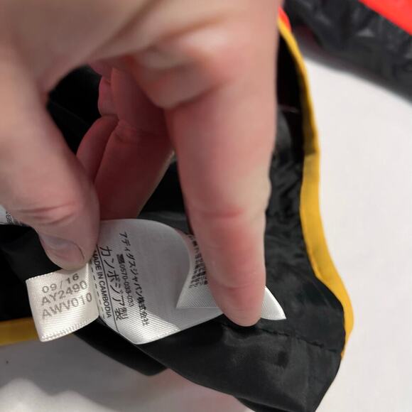 Adidas Red Black and Gold Logo Windbreaker Pullover Jacket men's size medium - Picture 5 of 11